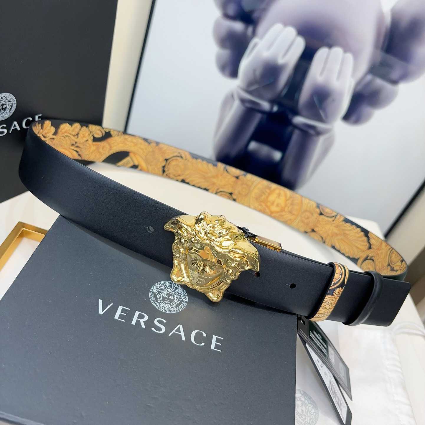 Versace Barocco Reversible Leather Belt    40mm - FashionPlug