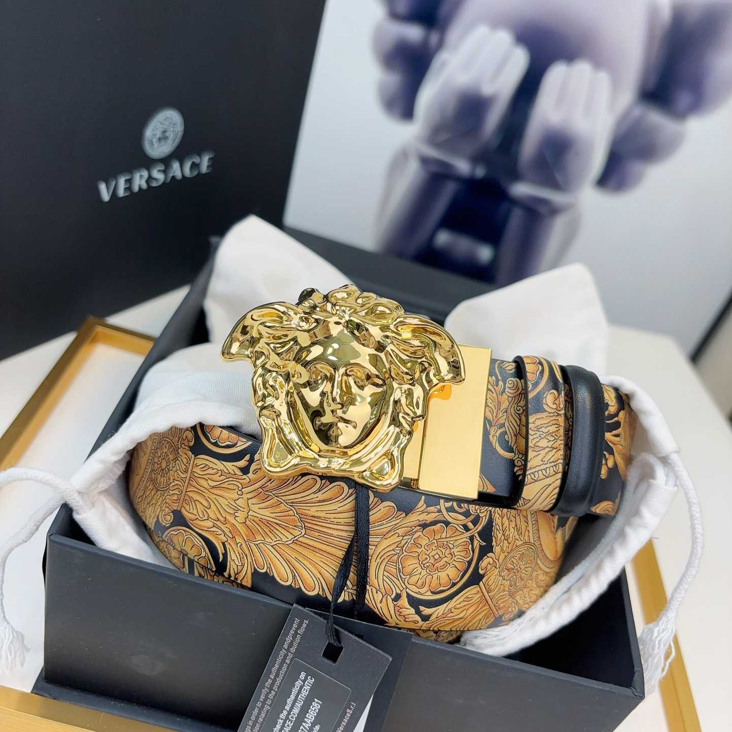 Versace Barocco Reversible Leather Belt    40mm - FashionPlug
