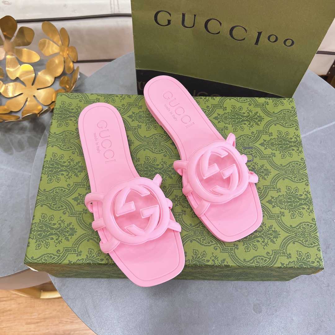 Gucci Women's Interlocking G Slide Sandal - FashionPlug