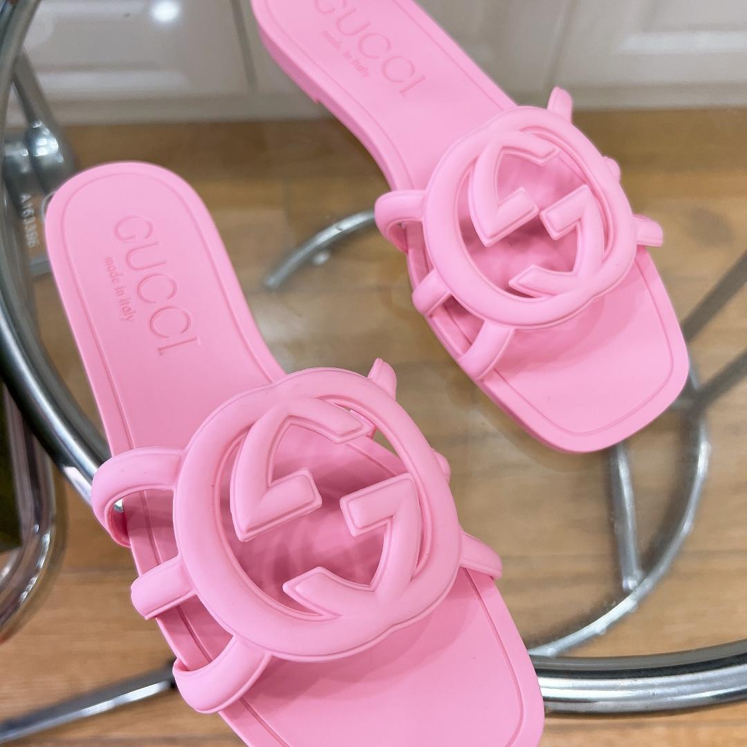 Gucci Women's Interlocking G Slide Sandal - FashionPlug
