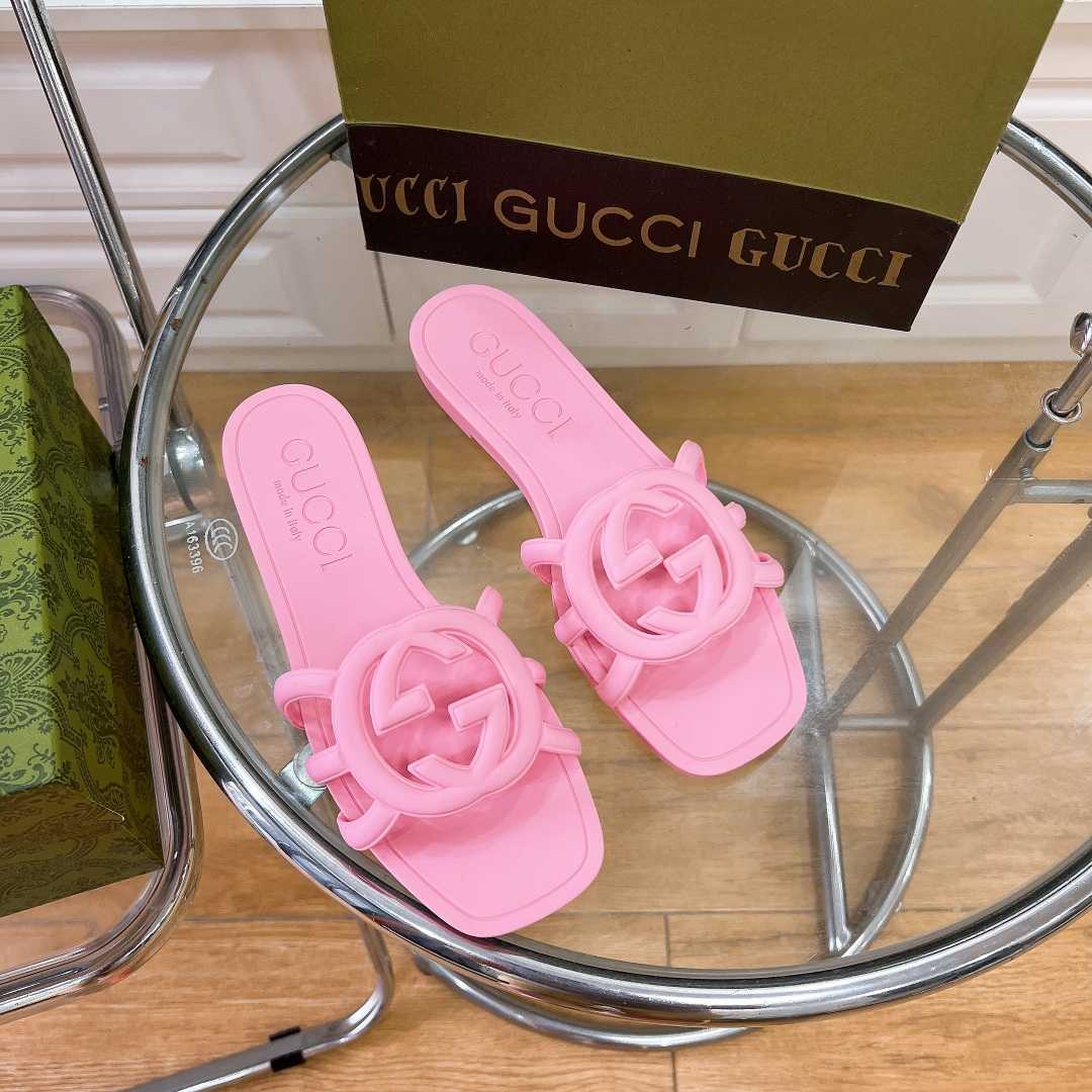Gucci Women's Interlocking G Slide Sandal - FashionPlug