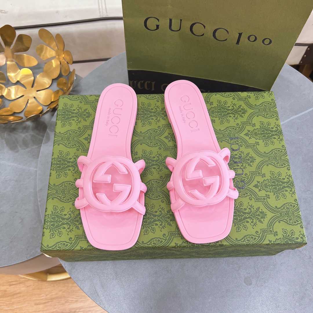 Gucci Women's Interlocking G Slide Sandal - FashionPlug