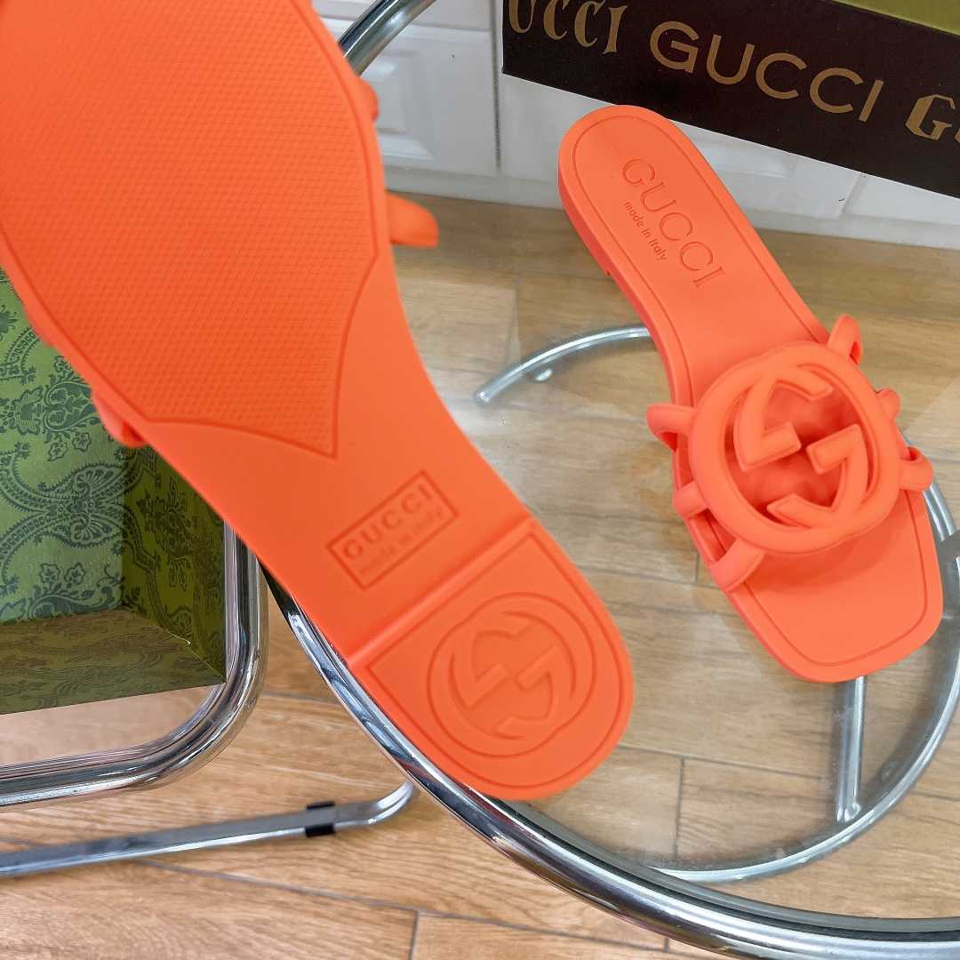 Gucci Women's Interlocking G Slide Sandal - FashionPlug