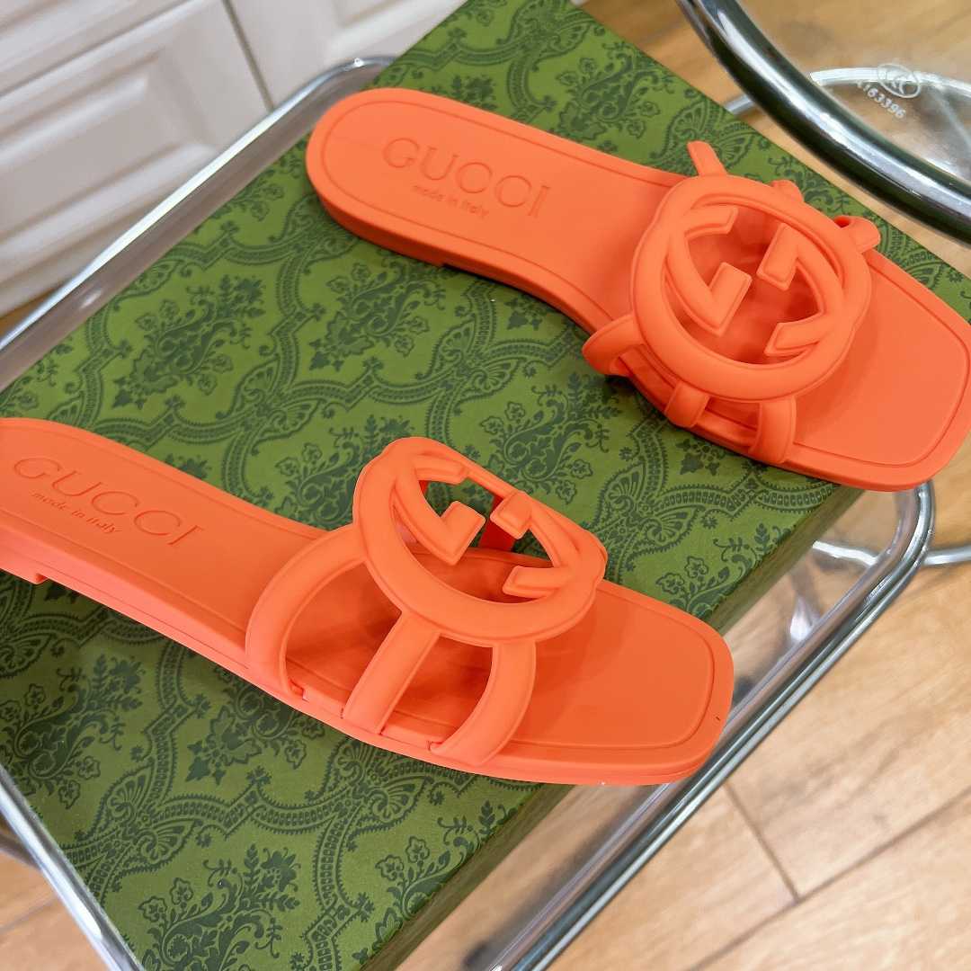 Gucci Women's Interlocking G Slide Sandal - FashionPlug