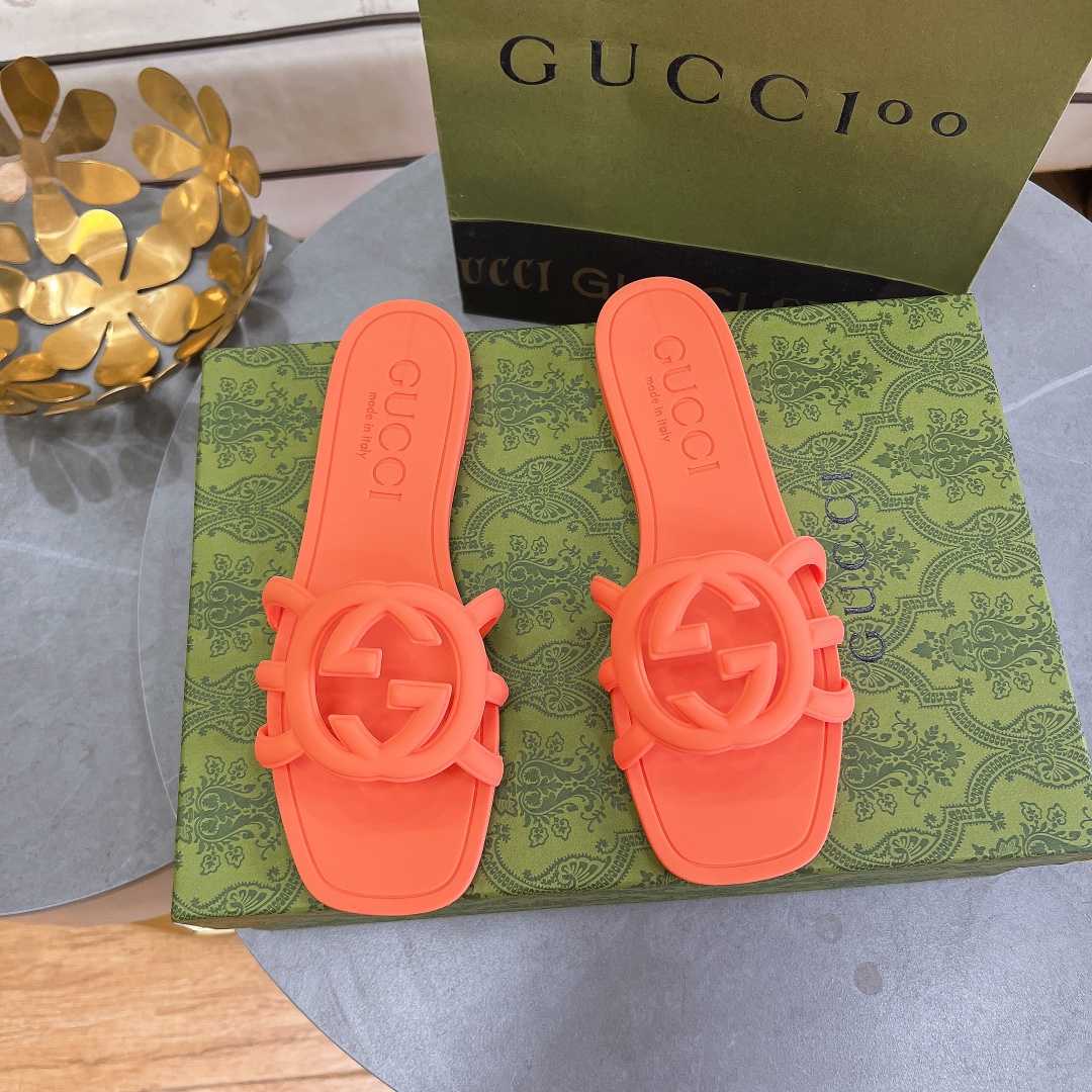 Gucci Women's Interlocking G Slide Sandal - FashionPlug