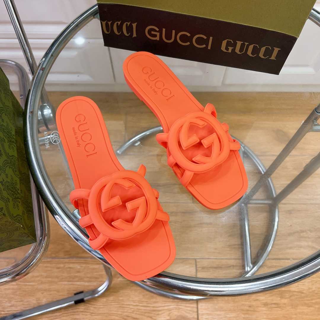 Gucci Women's Interlocking G Slide Sandal - FashionPlug
