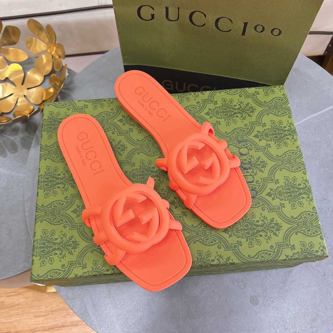 Gucci Women's Interlocking G Slide Sandal - FashionPlug