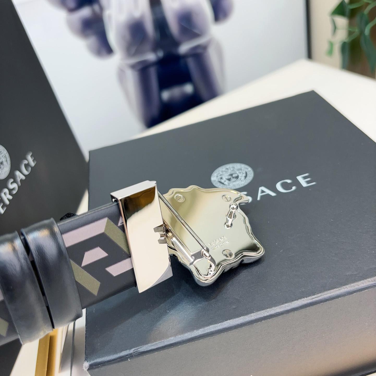 Versace Reversible Leather Belt    40mm - FashionPlug