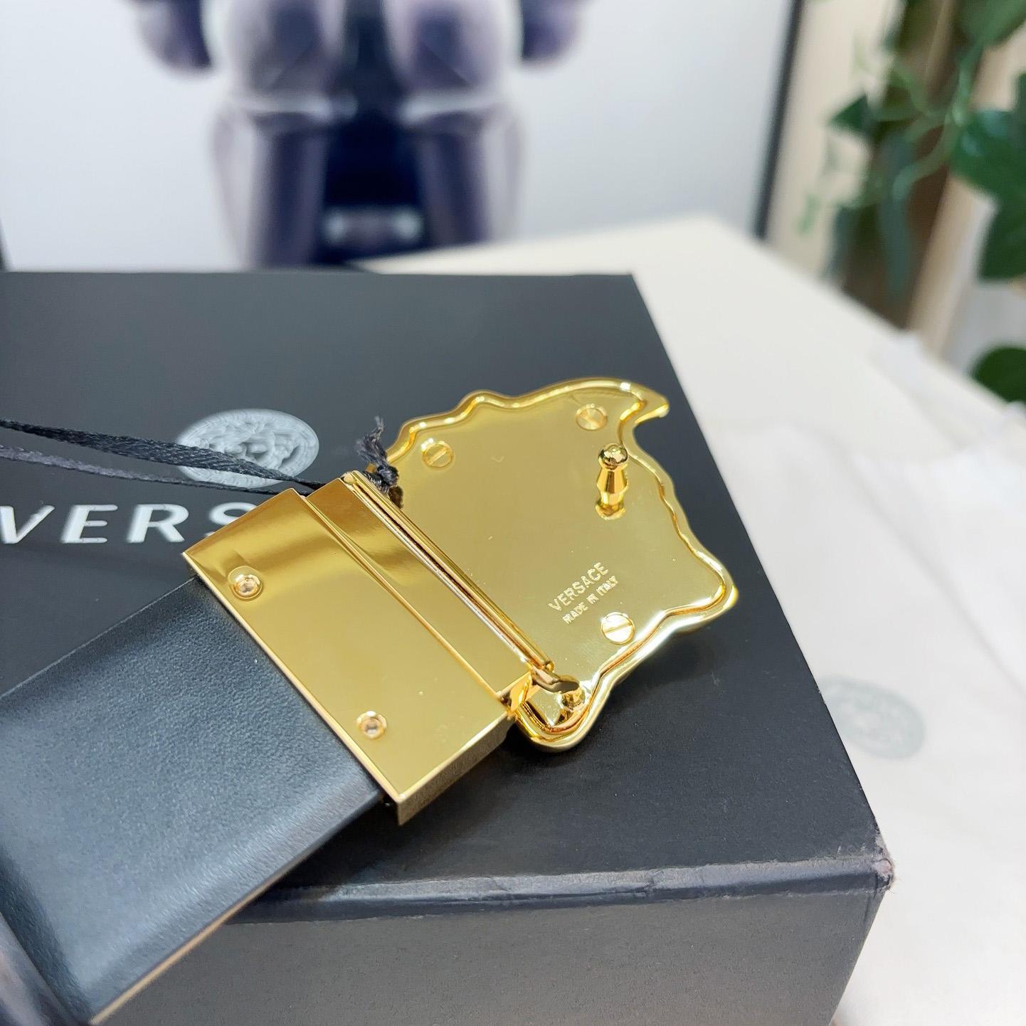 Versace Reversible Leather Belt    40mm - FashionPlug
