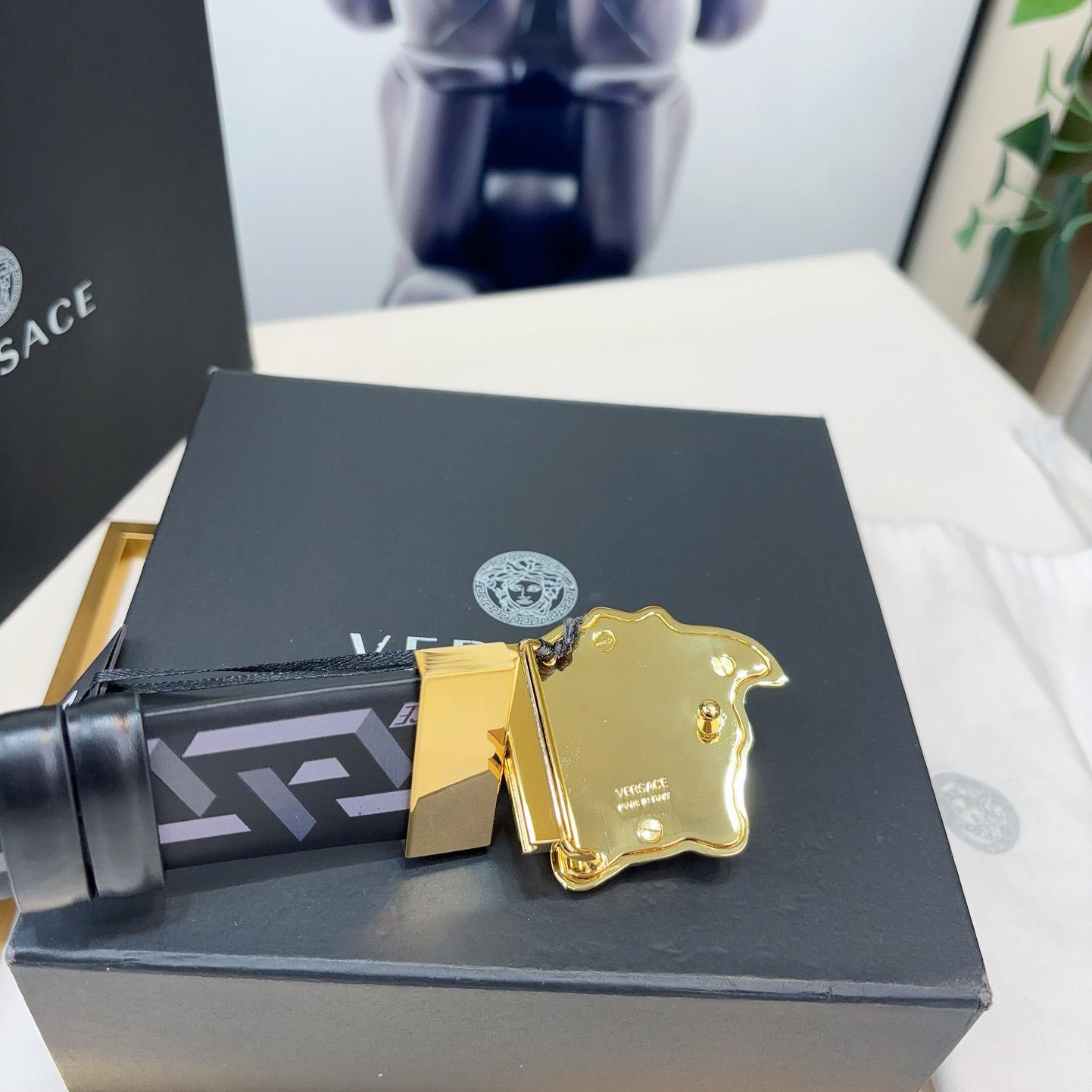 Versace Reversible Leather Belt    40mm - FashionPlug