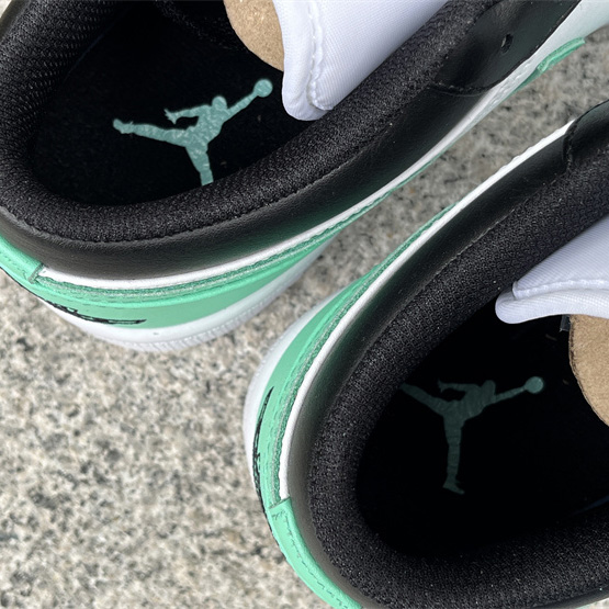 Air Jordan 1 Low Sneaker  553558-131 - FashionPlug