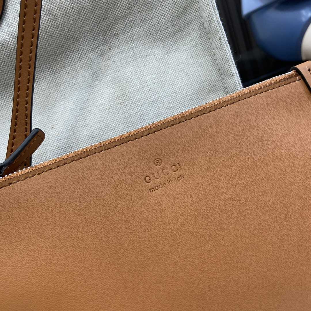 Gucci Medium Tote Bag With Gucci Print - FashionPlug