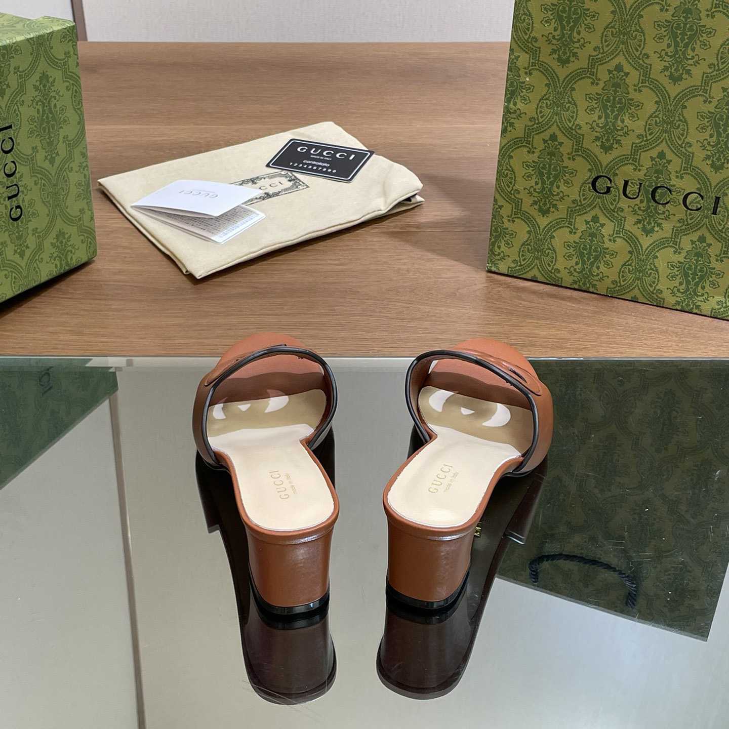 Gucci Women's Interlocking G Slide Sandal  - FashionPlug