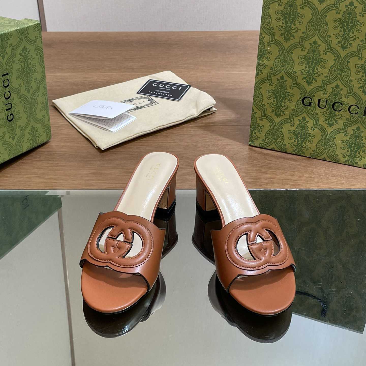 Gucci Women's Interlocking G Slide Sandal  - FashionPlug