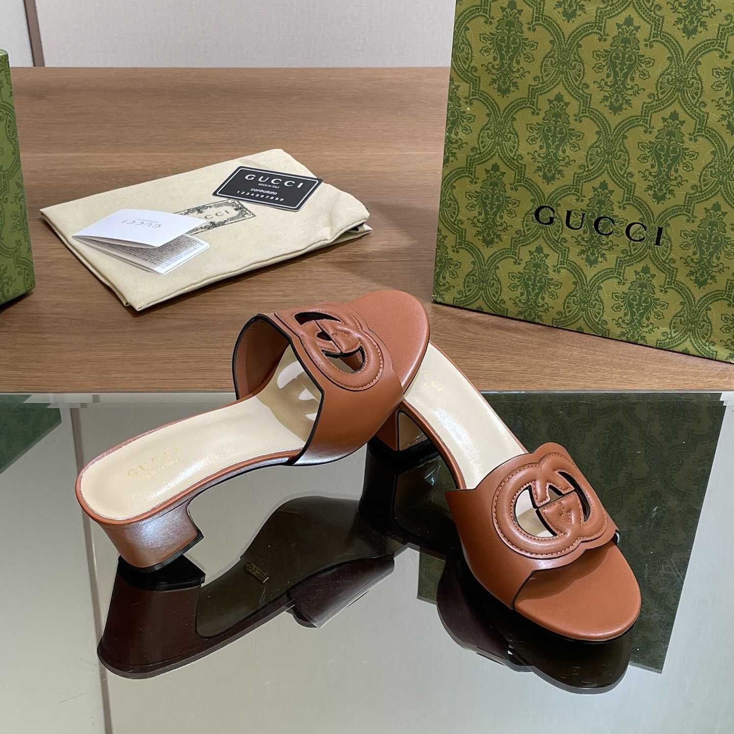 Gucci Women's Interlocking G Slide Sandal  - FashionPlug