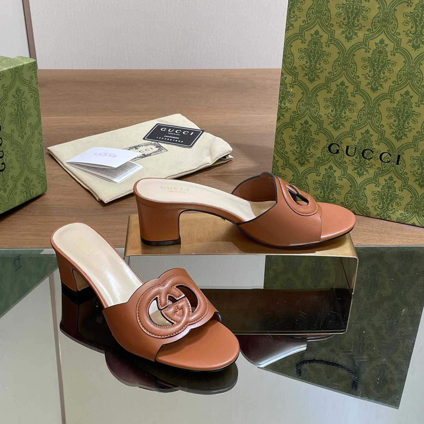 Gucci Women's Interlocking G Slide Sandal  - FashionPlug