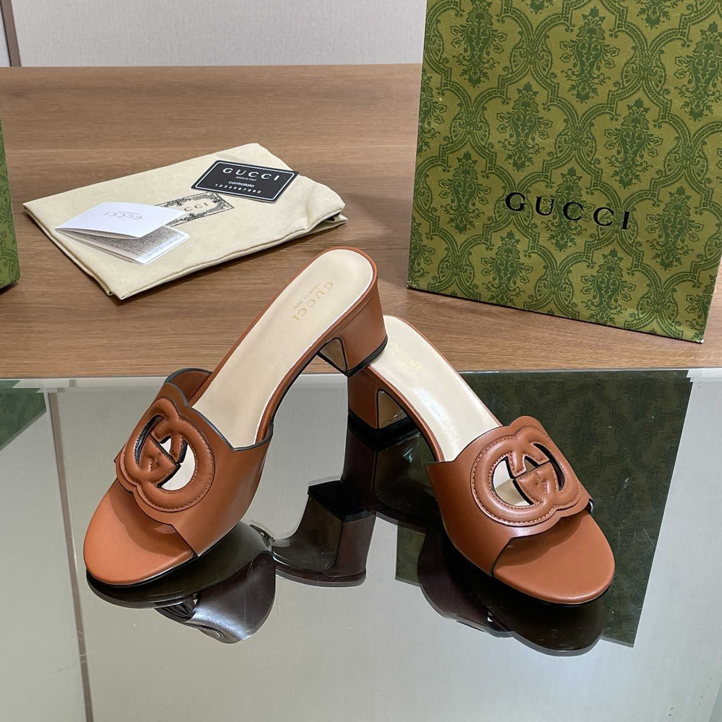 Gucci Women's Interlocking G Slide Sandal  - FashionPlug