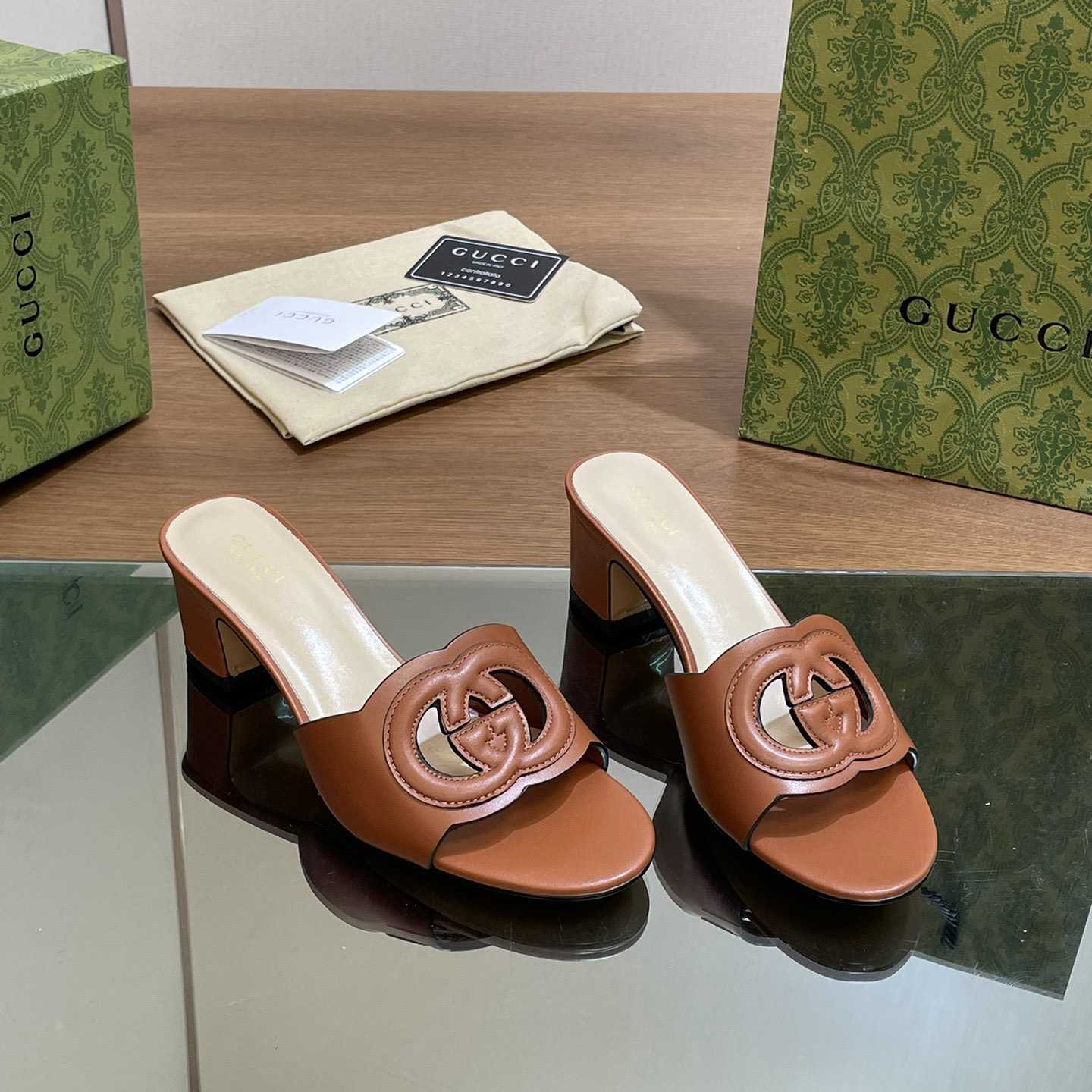 Gucci Women's Interlocking G Slide Sandal  - FashionPlug