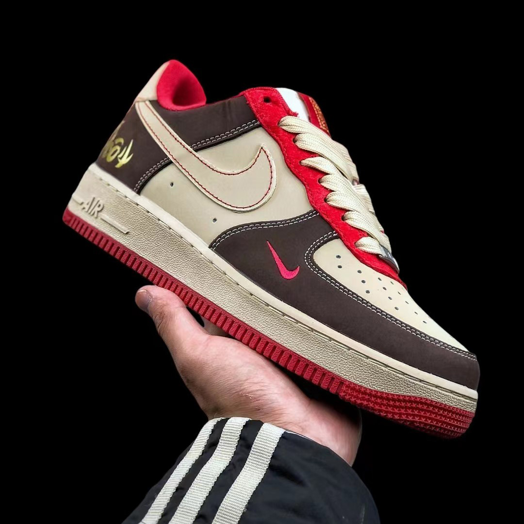 Nike SB Dunk Low Sneaker      - FashionPlug