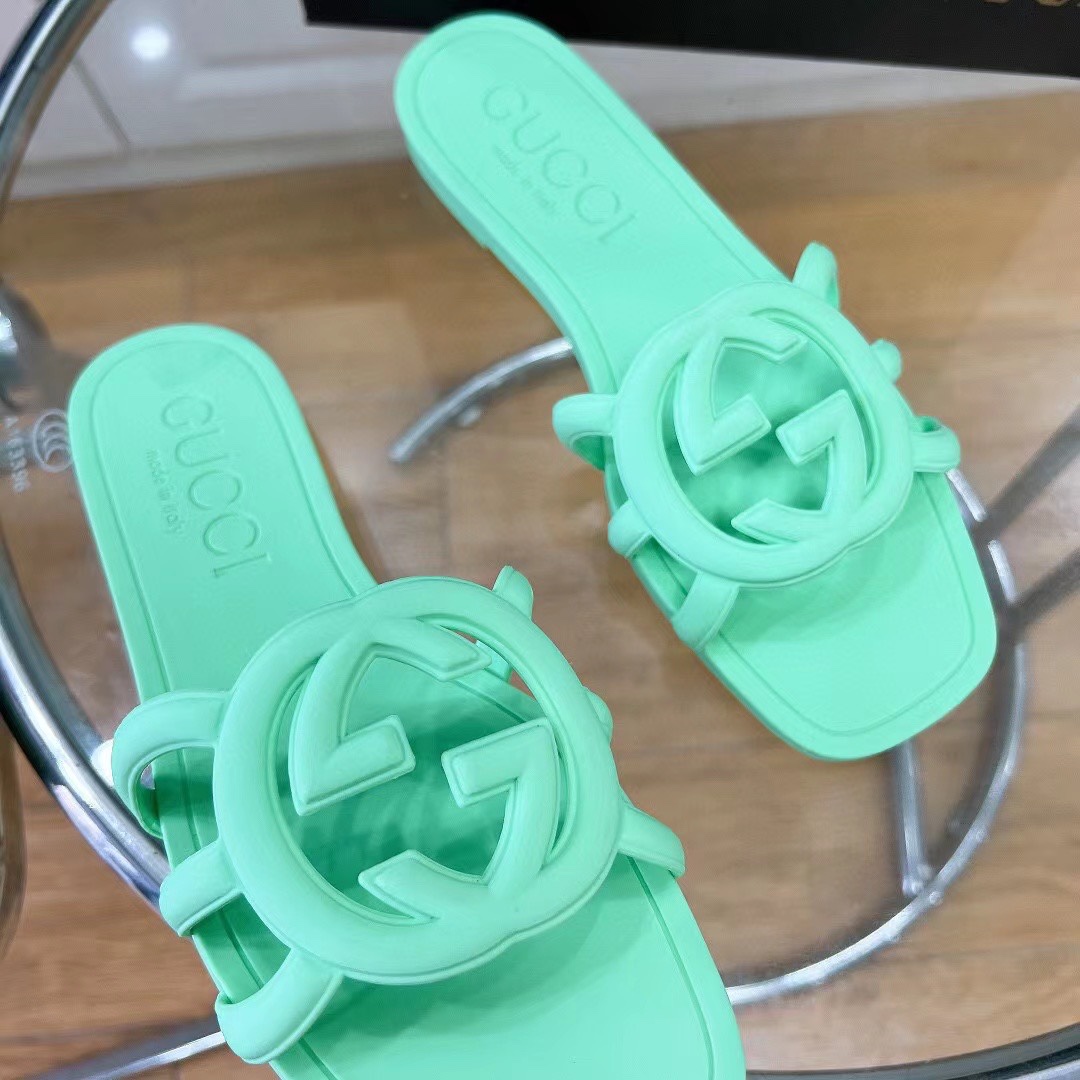 Gucci Women's Interlocking G Slide Sandal - FashionPlug