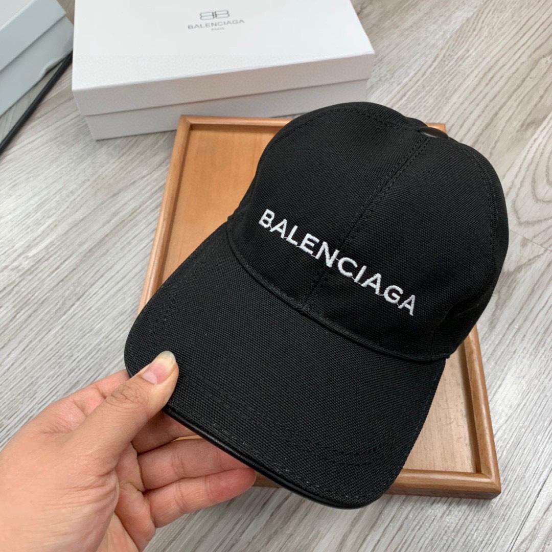 Balenciaga Embroidered-logo Six-panel Cap - FashionPlug