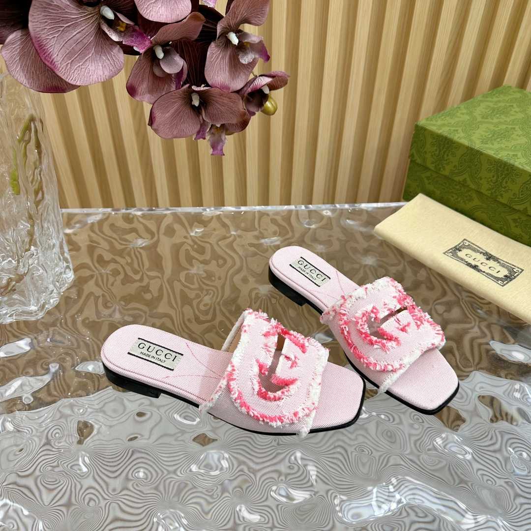 Gucci Women's Interlocking G Slide Sandal - FashionPlug