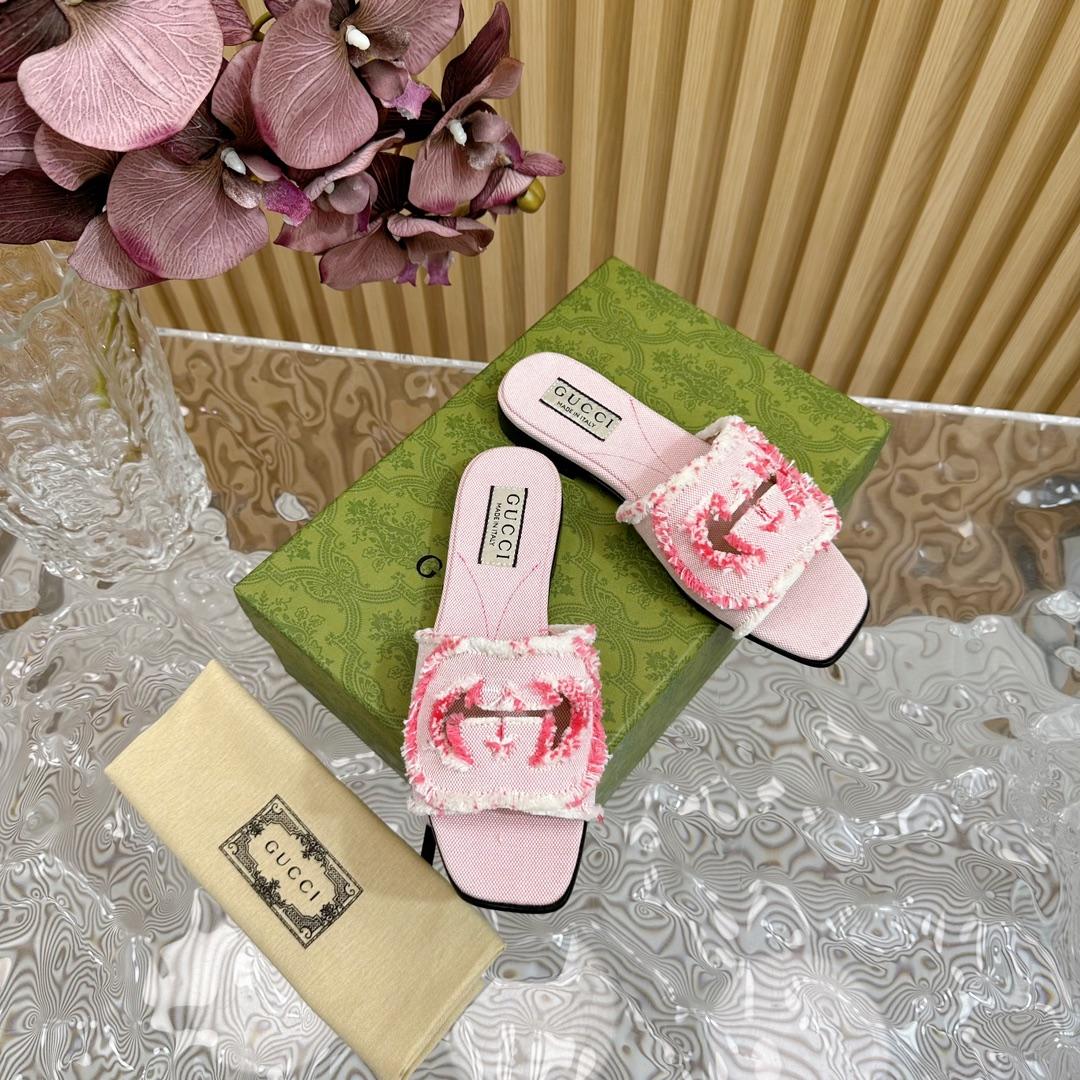 Gucci Women's Interlocking G Slide Sandal - FashionPlug