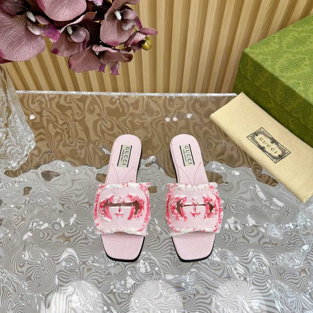 Gucci Women's Interlocking G Slide Sandal - FashionPlug