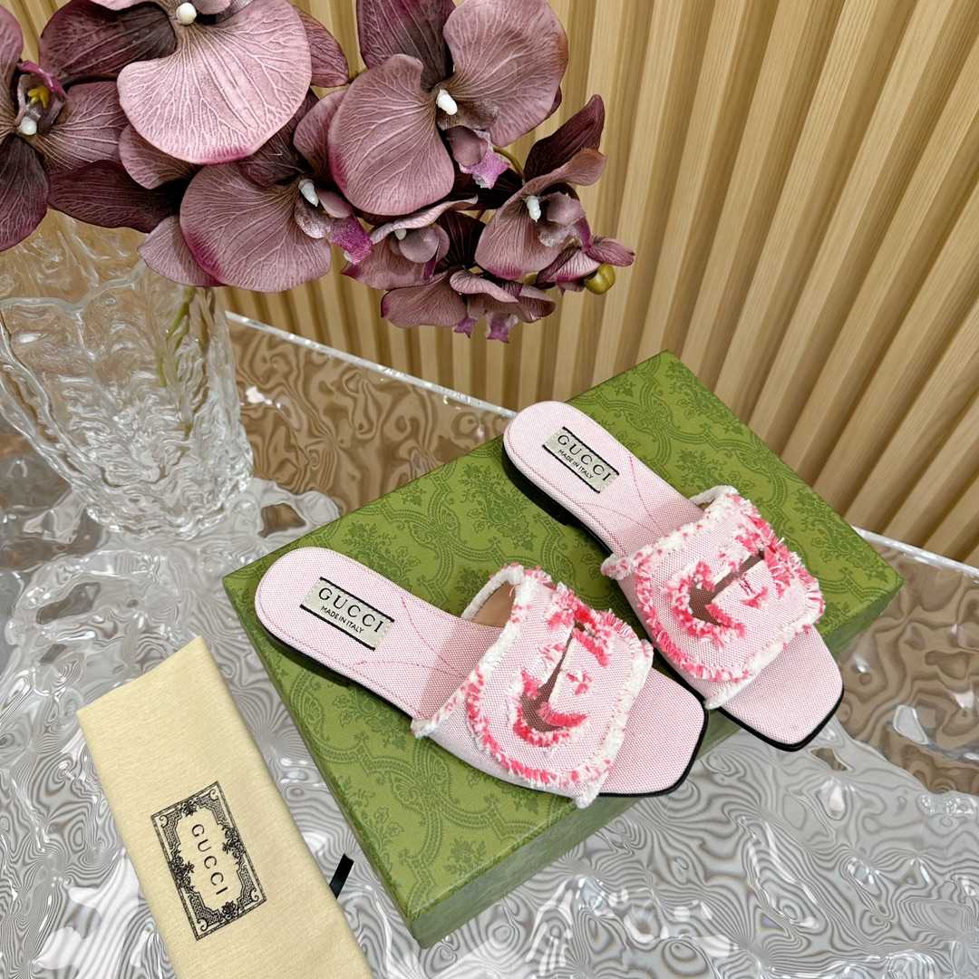 Gucci Women's Interlocking G Slide Sandal - FashionPlug