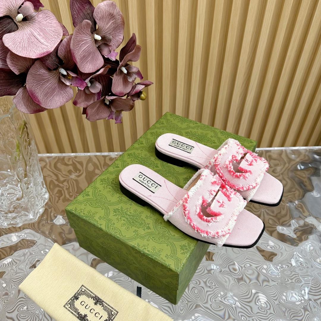 Gucci Women's Interlocking G Slide Sandal - FashionPlug