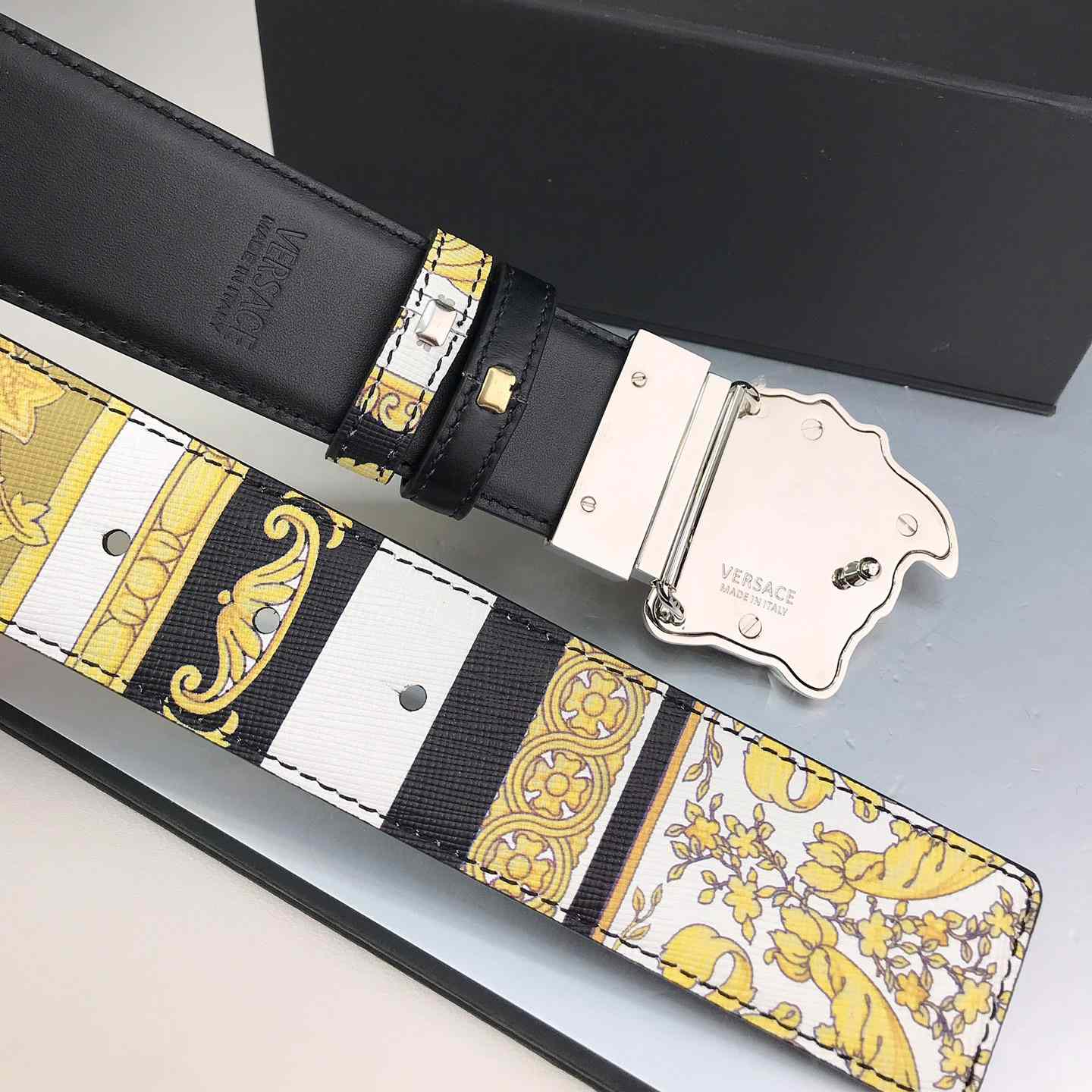 Versace Barocco Reversible LeatherBelt    40mm - FashionPlug