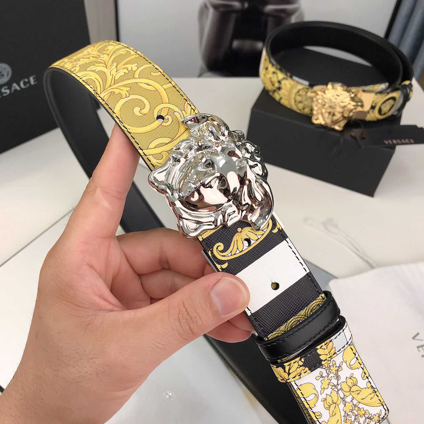 Versace Barocco Reversible LeatherBelt    40mm - FashionPlug