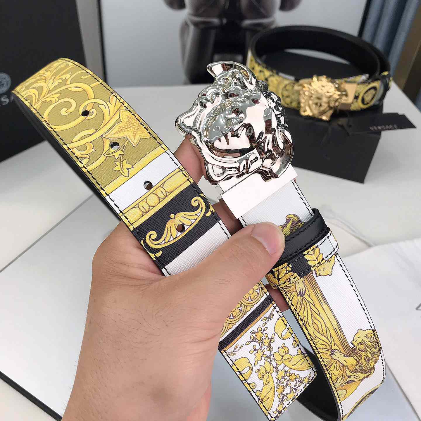 Versace Barocco Reversible LeatherBelt    40mm - FashionPlug