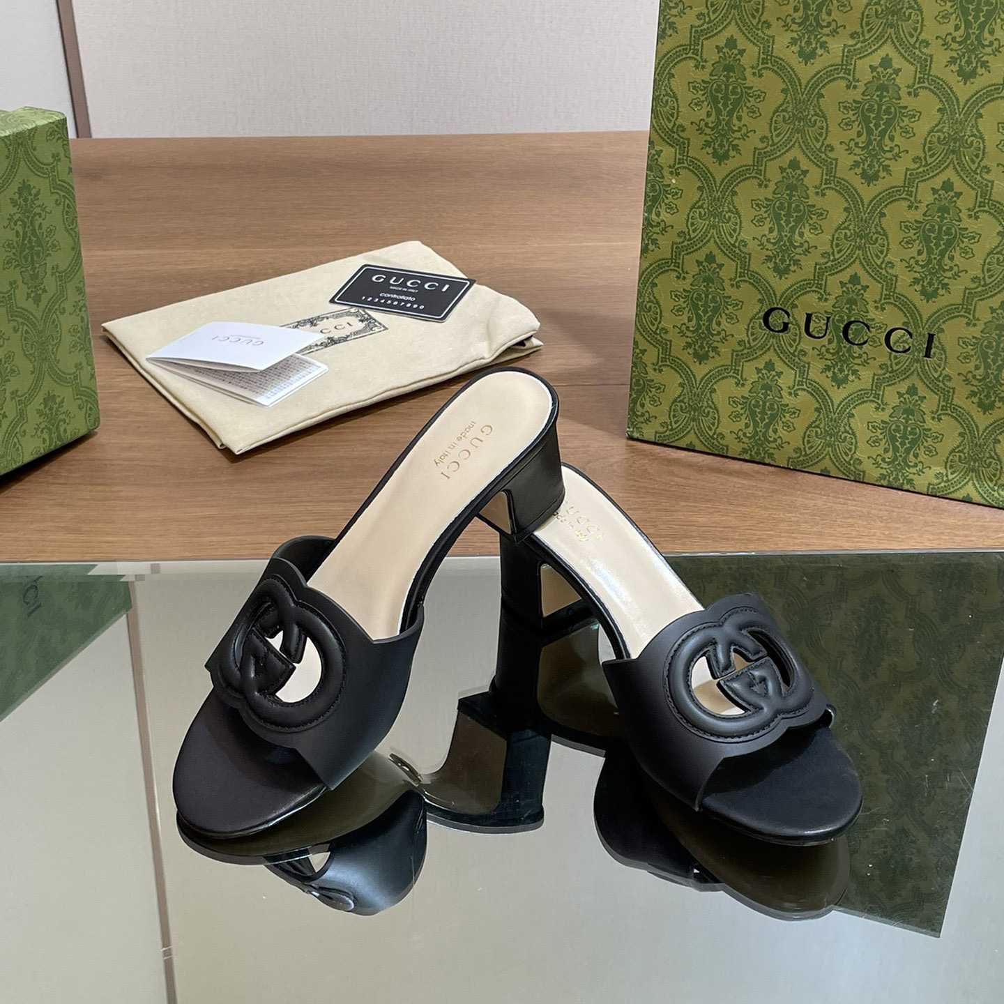 Gucci Women's Interlocking G Slide Sandal  - FashionPlug