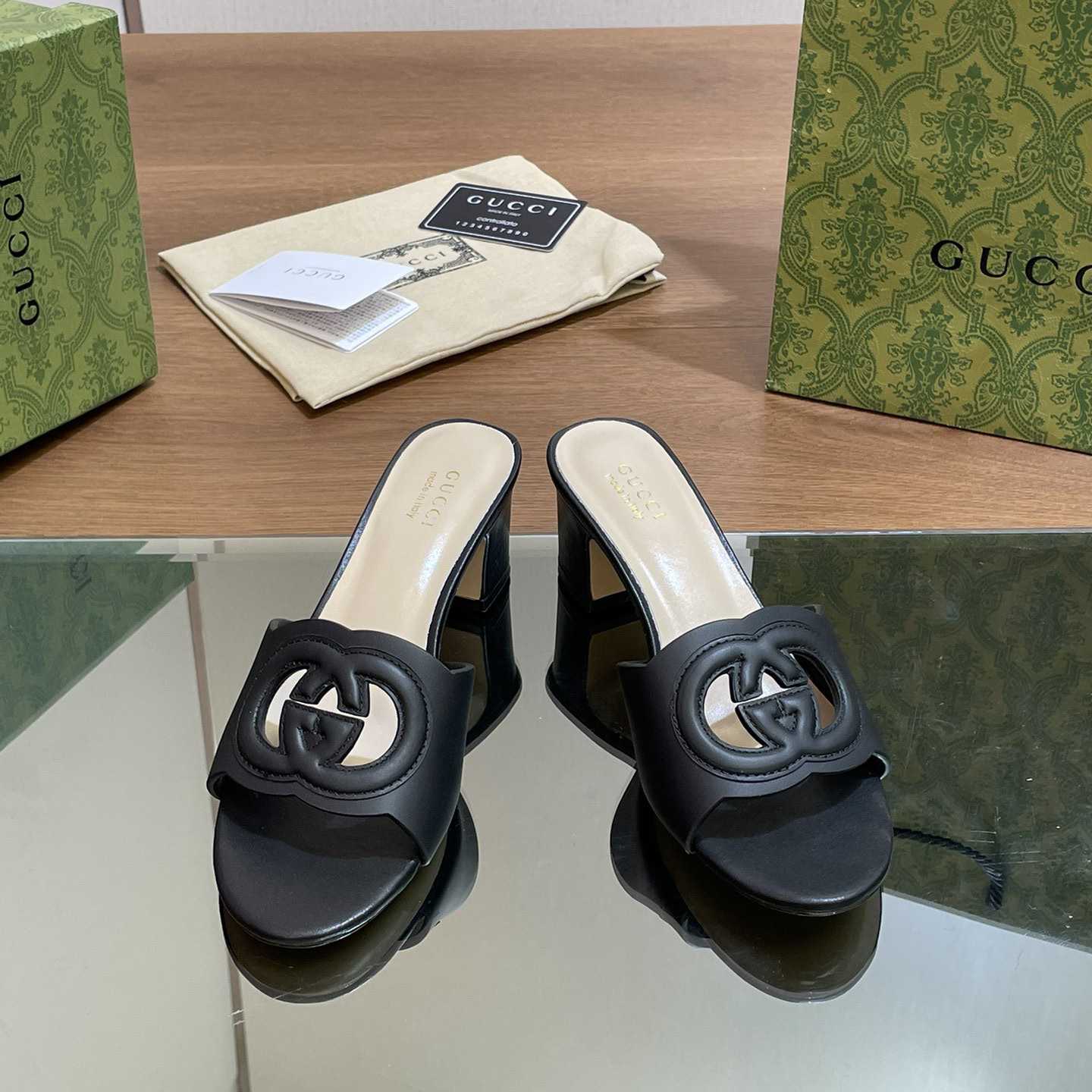 Gucci Women's Interlocking G Slide Sandal  - FashionPlug