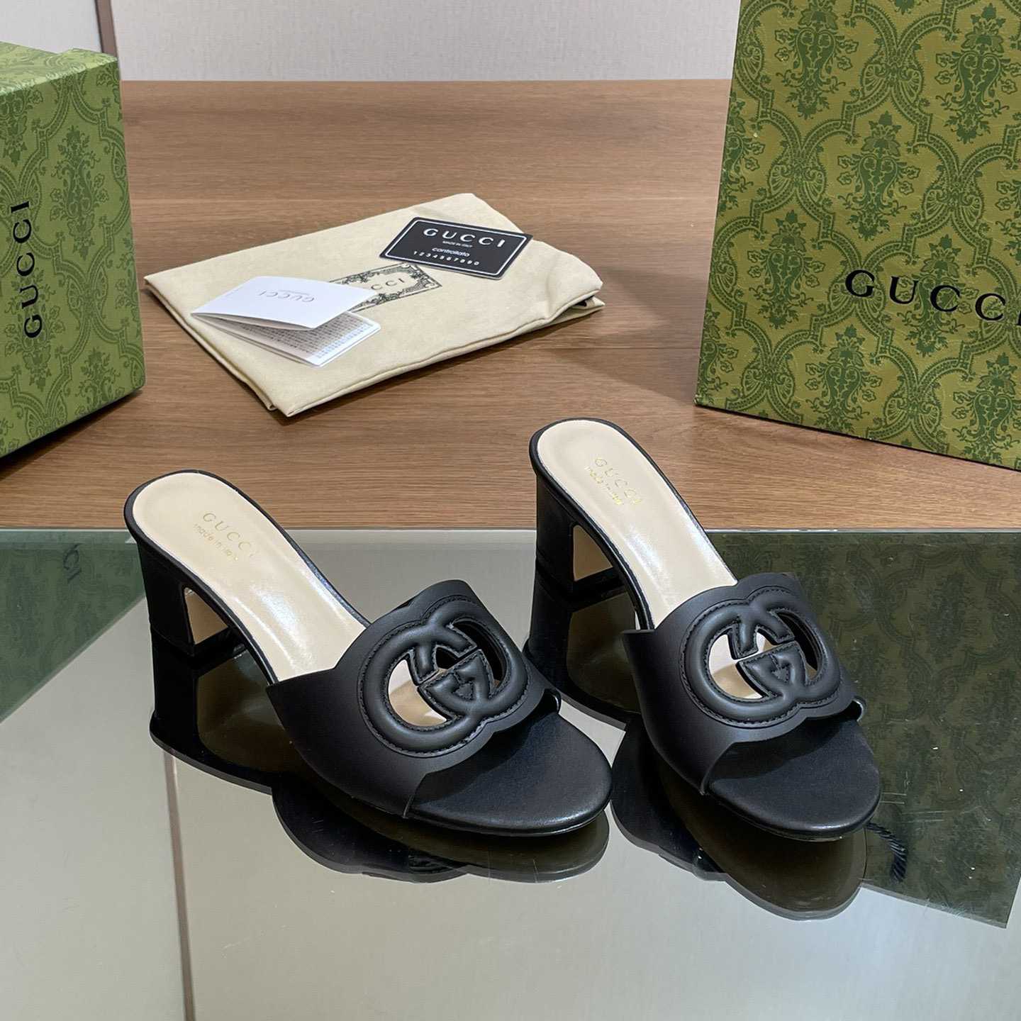 Gucci Women's Interlocking G Slide Sandal  - FashionPlug