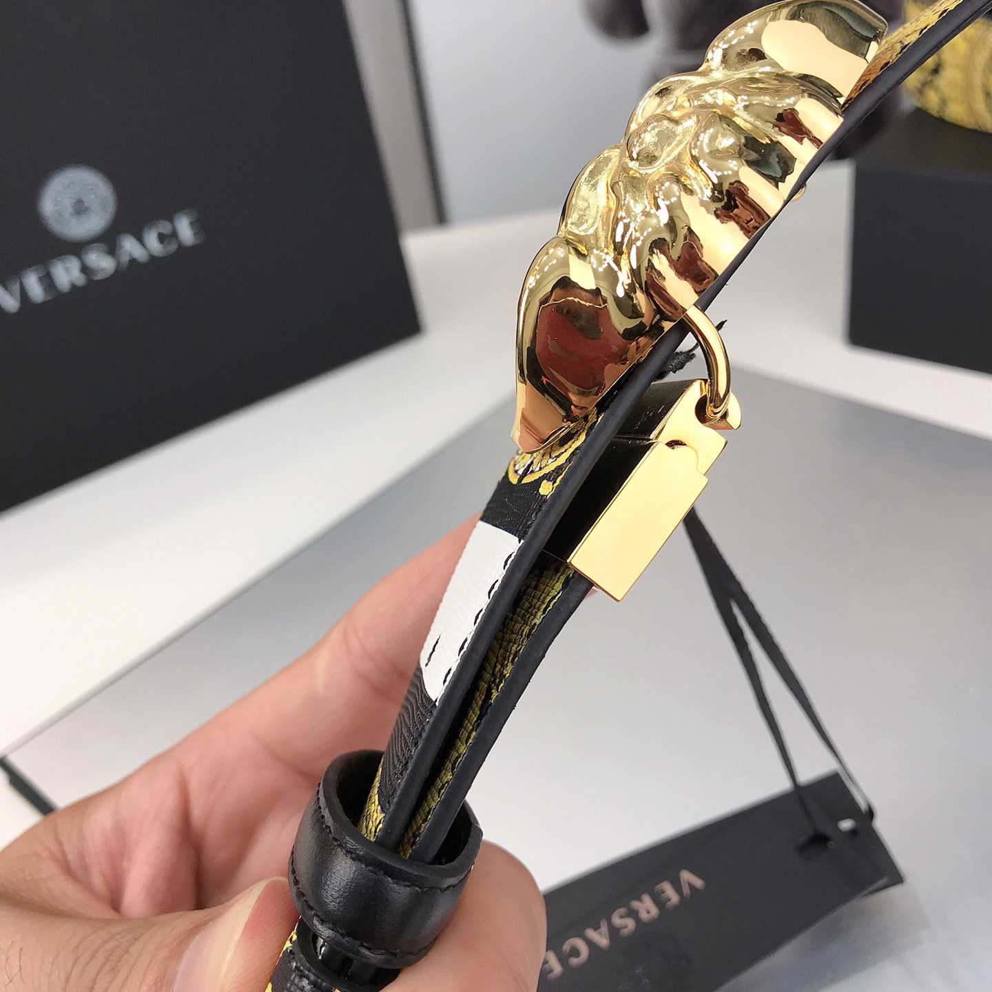 Versace Barocco Reversible LeatherBelt    40mm - FashionPlug