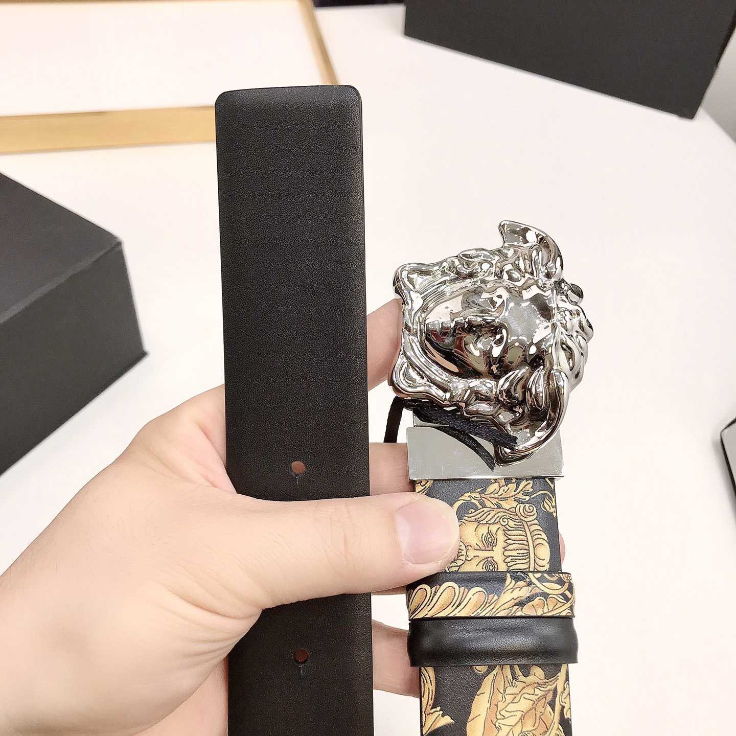 Versace Barocco Reversible Leather Belt    40mm - FashionPlug