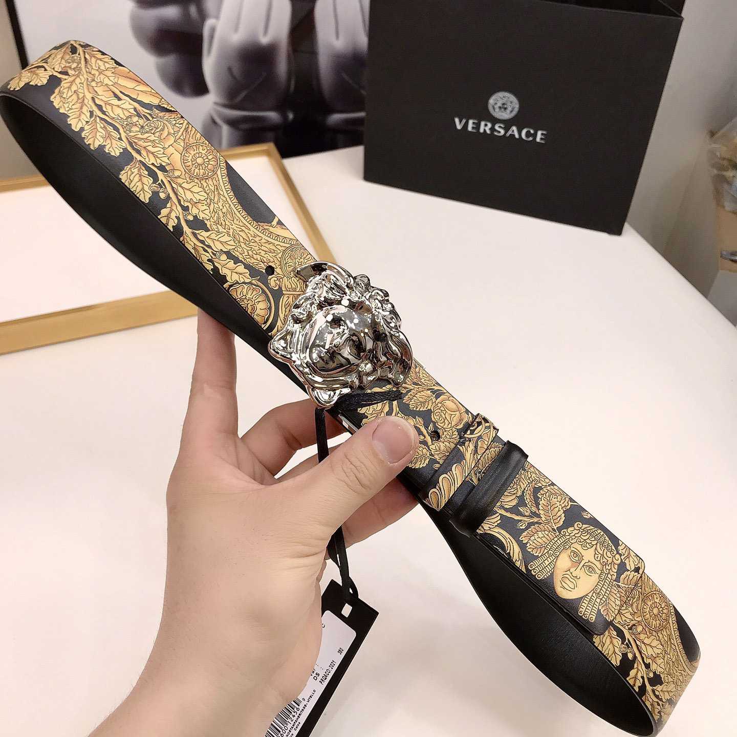 Versace Barocco Reversible Leather Belt    40mm - FashionPlug