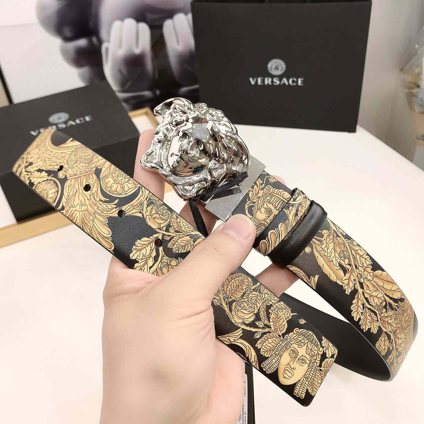 Versace Barocco Reversible Leather Belt    40mm - FashionPlug