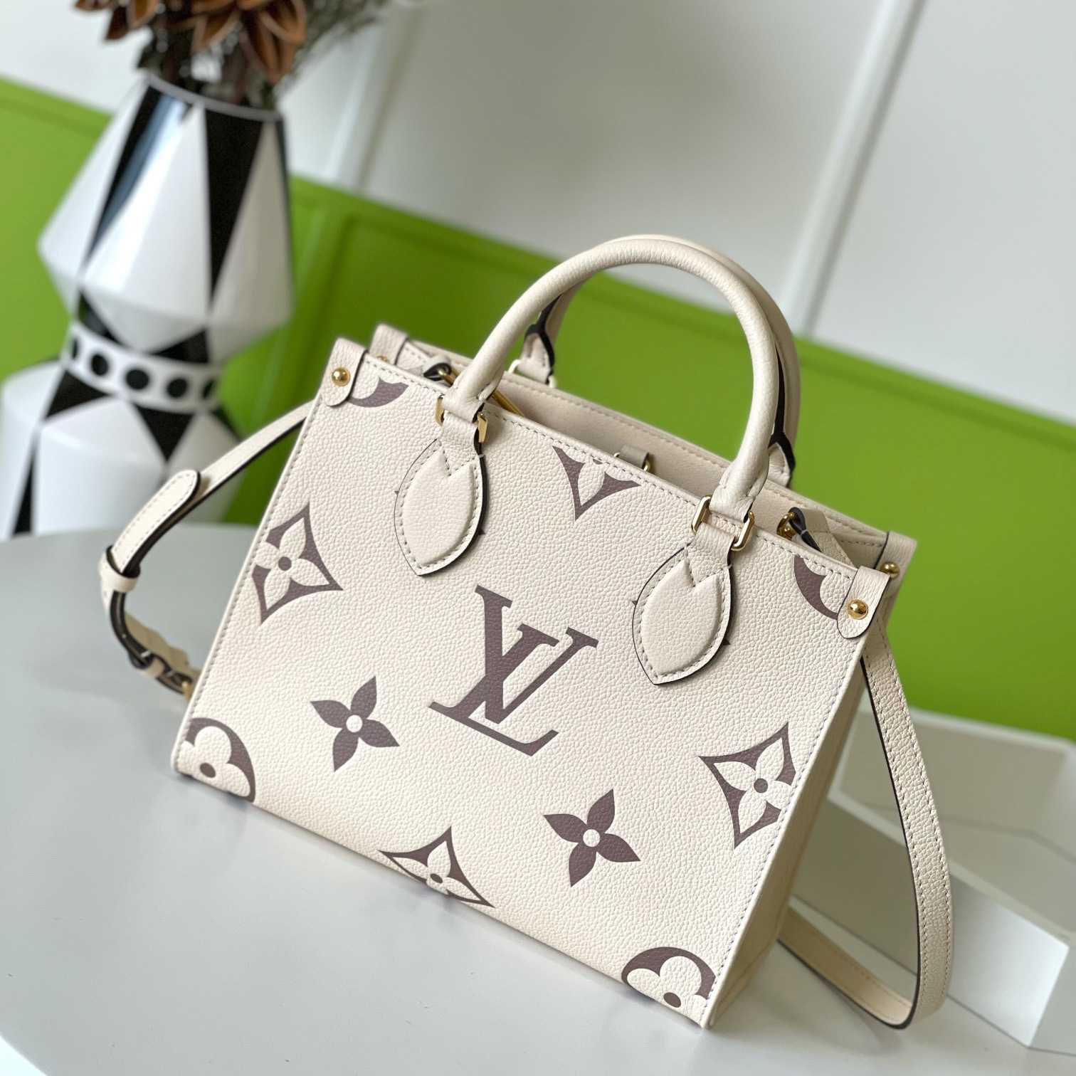 Louis Vuitton OnTheGo   M45654   25-19-11.5cm - FashionPlug