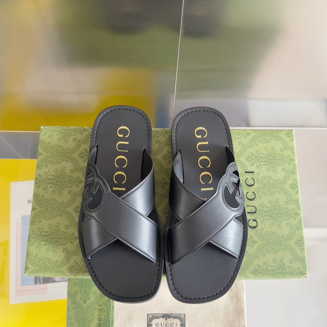 Gucci Men's Interlocking G Slide Sandal - FashionPlug