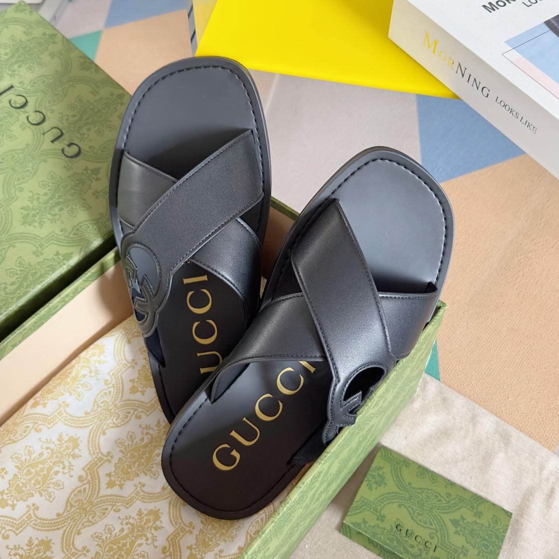 Gucci Men's Interlocking G Slide Sandal - FashionPlug