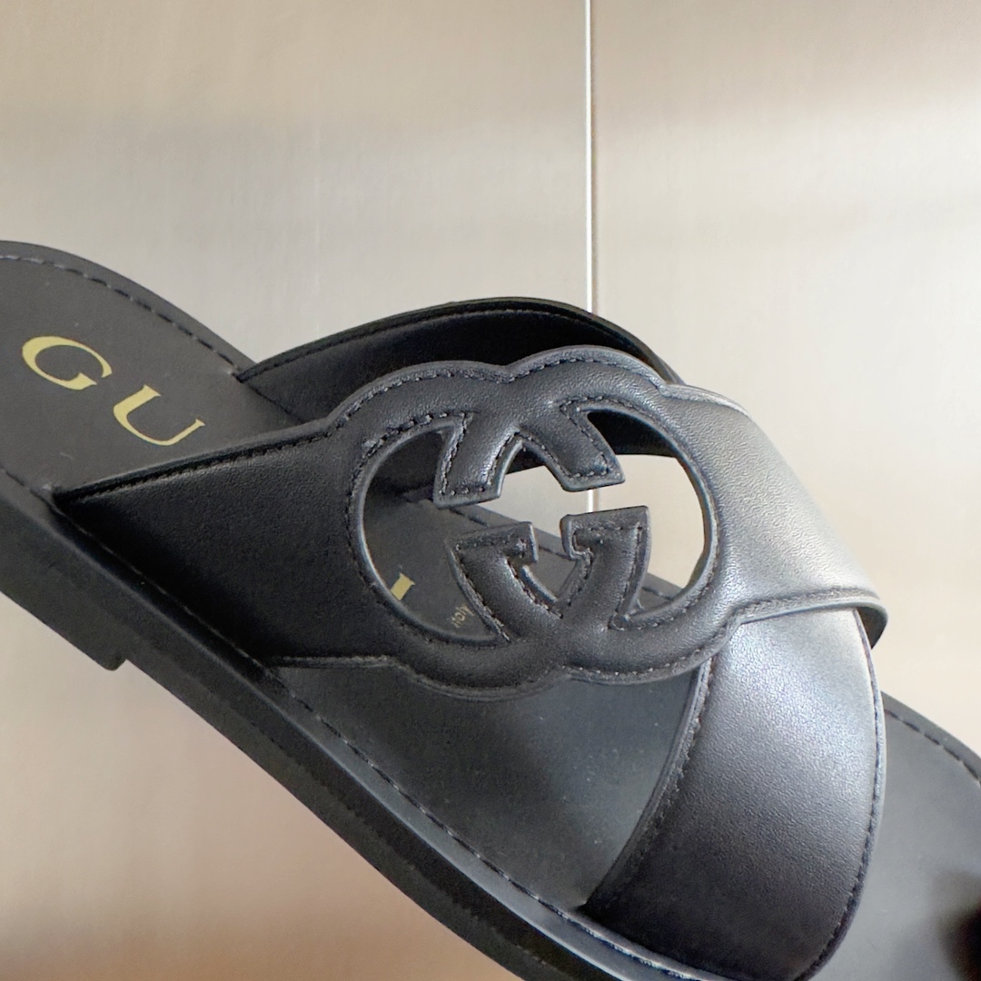 Gucci Men's Interlocking G Slide Sandal - FashionPlug