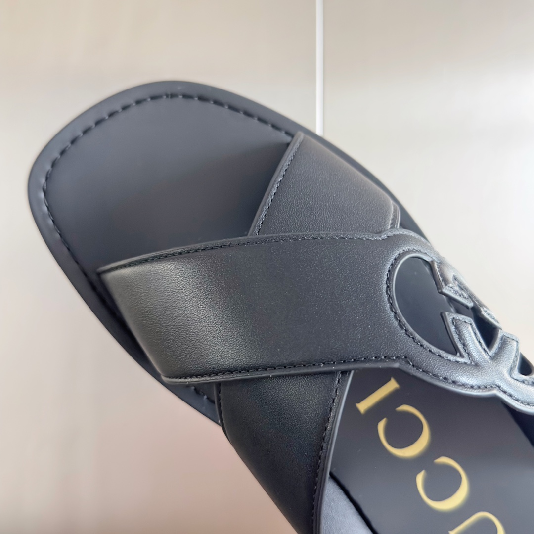 Gucci Men's Interlocking G Slide Sandal - FashionPlug