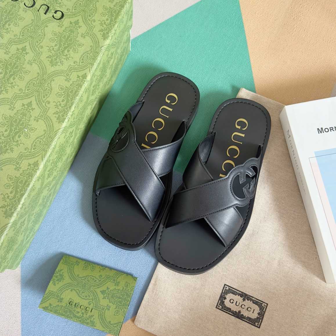 Gucci Men's Interlocking G Slide Sandal - FashionPlug