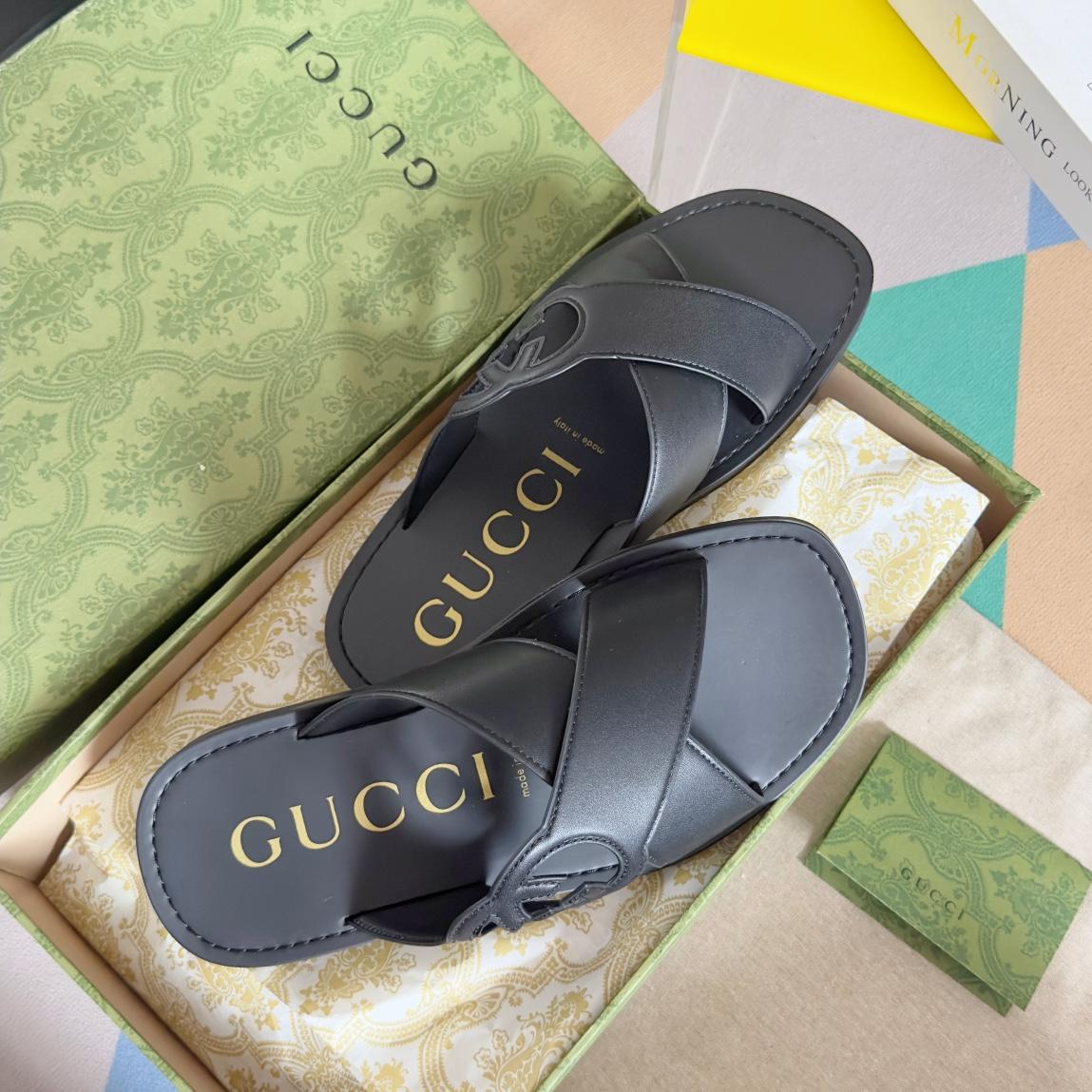 Gucci Men's Interlocking G Slide Sandal - FashionPlug