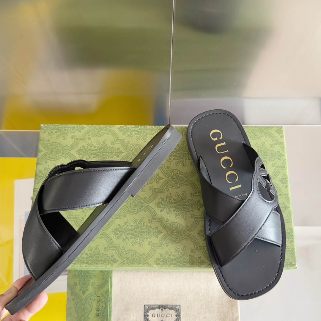 Gucci Men's Interlocking G Slide Sandal - FashionPlug