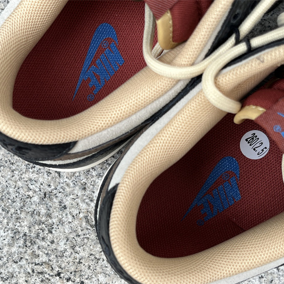Nike Dunk Low Sneaker    DR9704-200 - FashionPlug