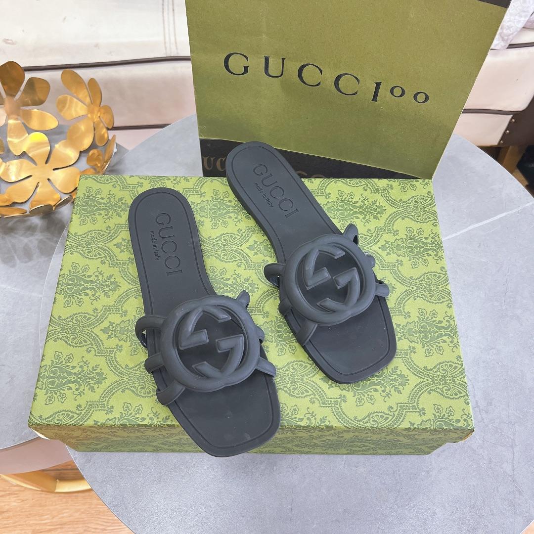Gucci Women's Interlocking G Slide Sandal - FashionPlug